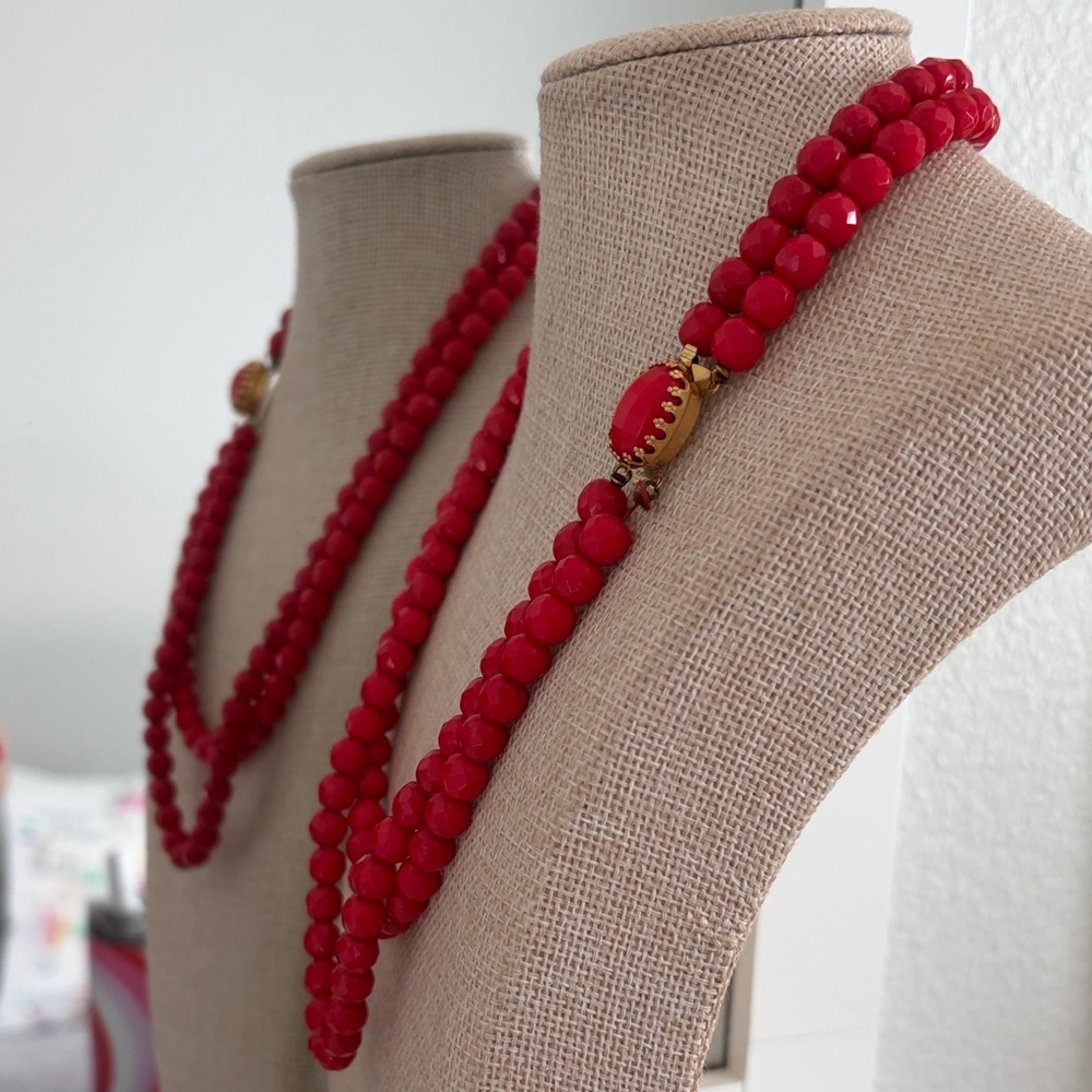 Vintage                               Elegant Red Glass Beaded Necklace - Picture 3 of 7
